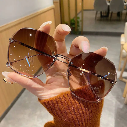 Brand Design 2024 Fashion New Polygonal Metal Sunglasses Retro Ladies Glasses Classic Trend Luxury Driving Travel Eyewear